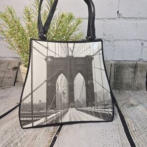 SHOULDER BAG SMALL BROOKLYN BRIDGE BLACK AND WHITE PRINT EUC